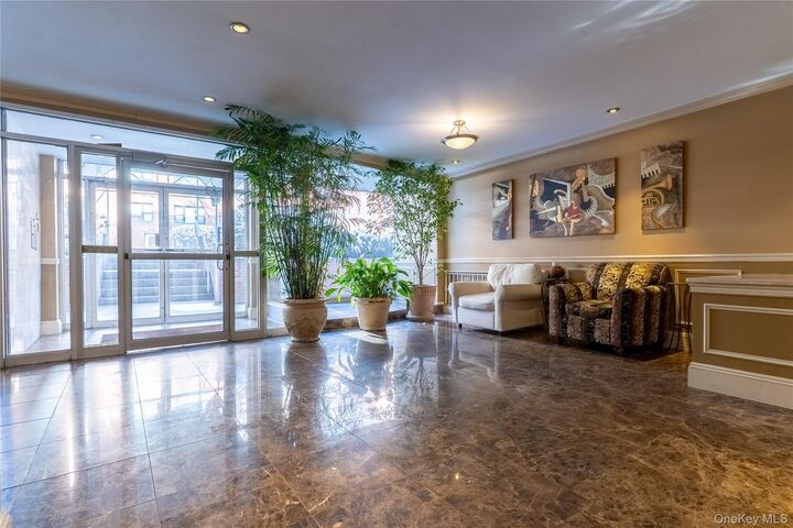 Property Photo:  16 Lake Street 6G  NY 10603 