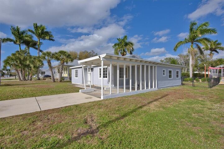 Property Photo:  426 Harvey Street  FL 33950 