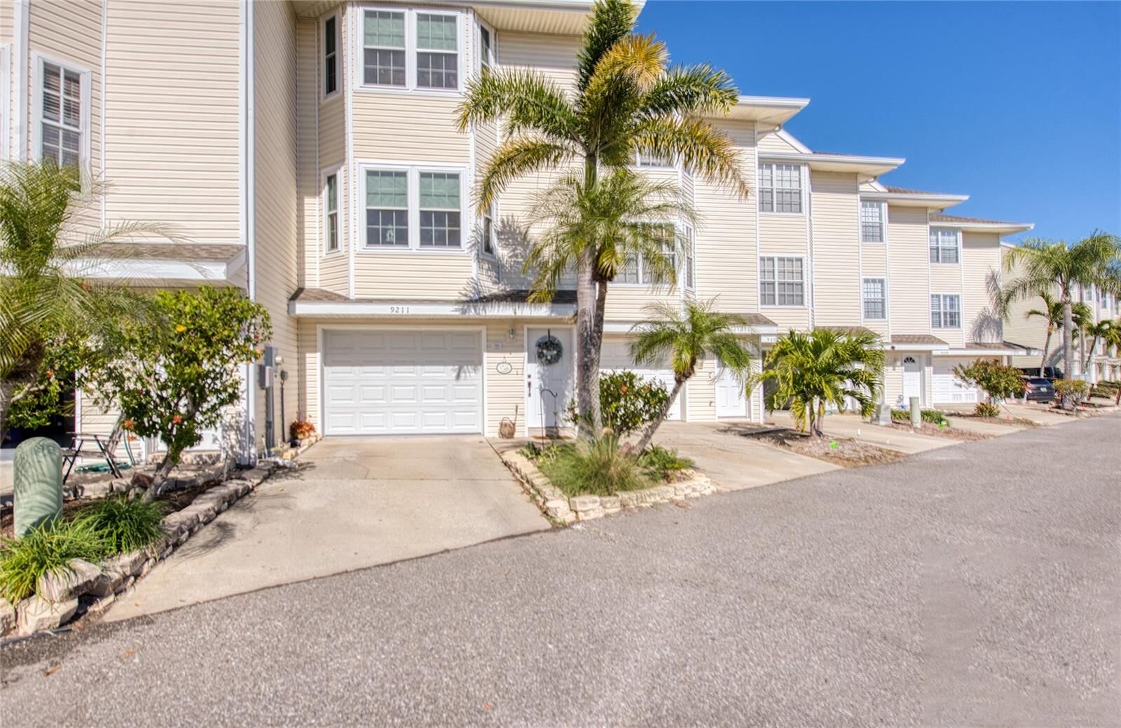 Property Photo:  9211 Captiva Circle  FL 33706 