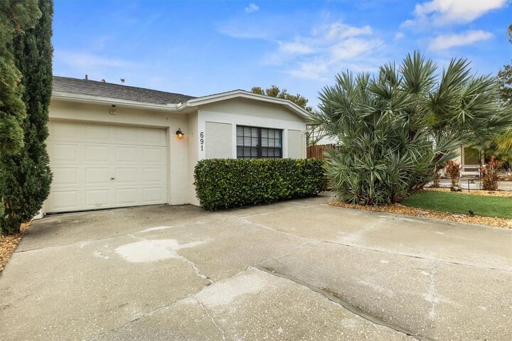 Property Photo: 691 Lake Dexter Circle FL 33884