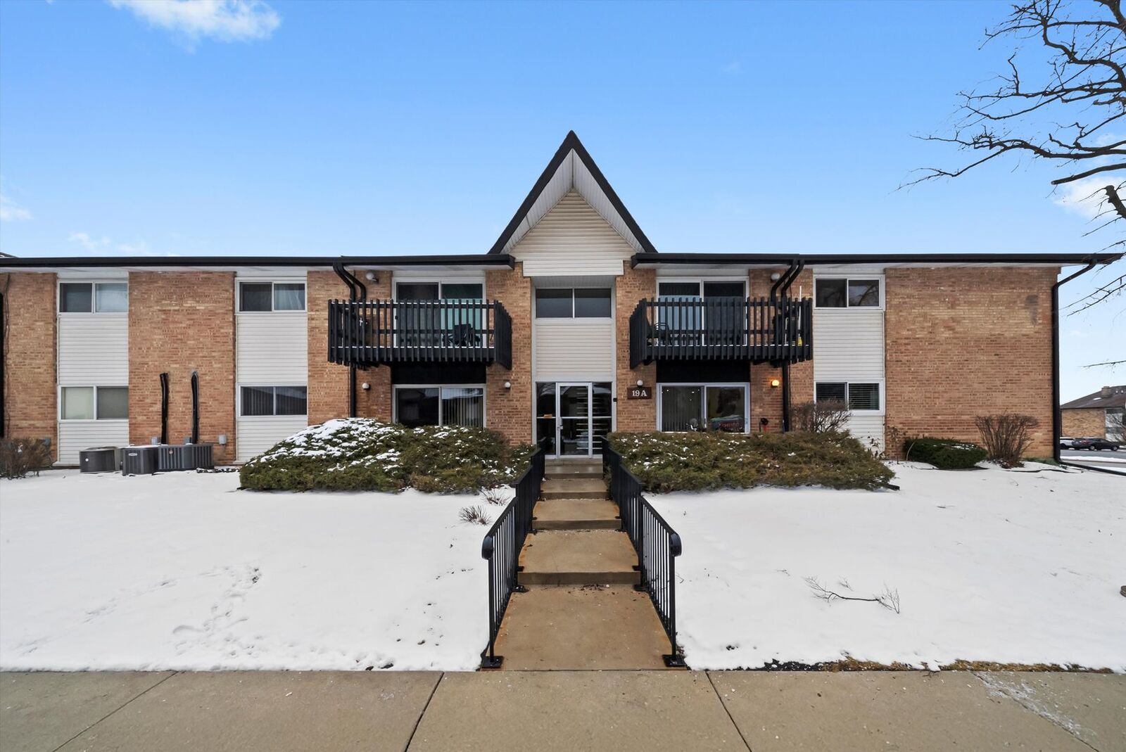 Property Photo:  19A Kingery Quarter 102  IL 60527 