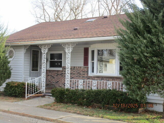 Property Photo:  1102 Highland Street  IL 62812 