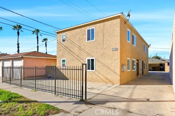 Property Photo: 10011 State CA 90262