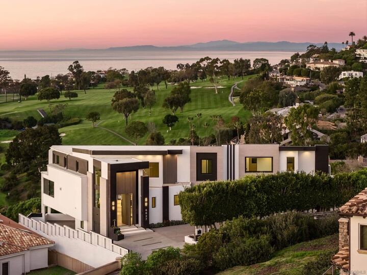 Property Photo: 6627 Muirlands Dr CA 92037