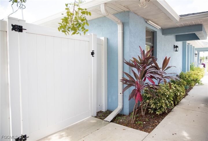 Property Photo:  2828 Santa Barbara Boulevard  FL 33914 
