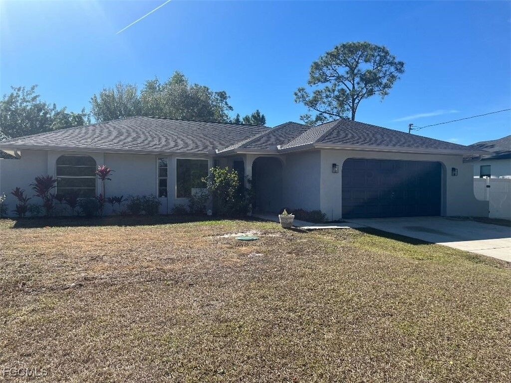 Property Photo:  2504 E 10th Street  FL 33936 
