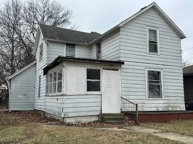 Property Photo:  1323 W Elm Street  OH 45805 