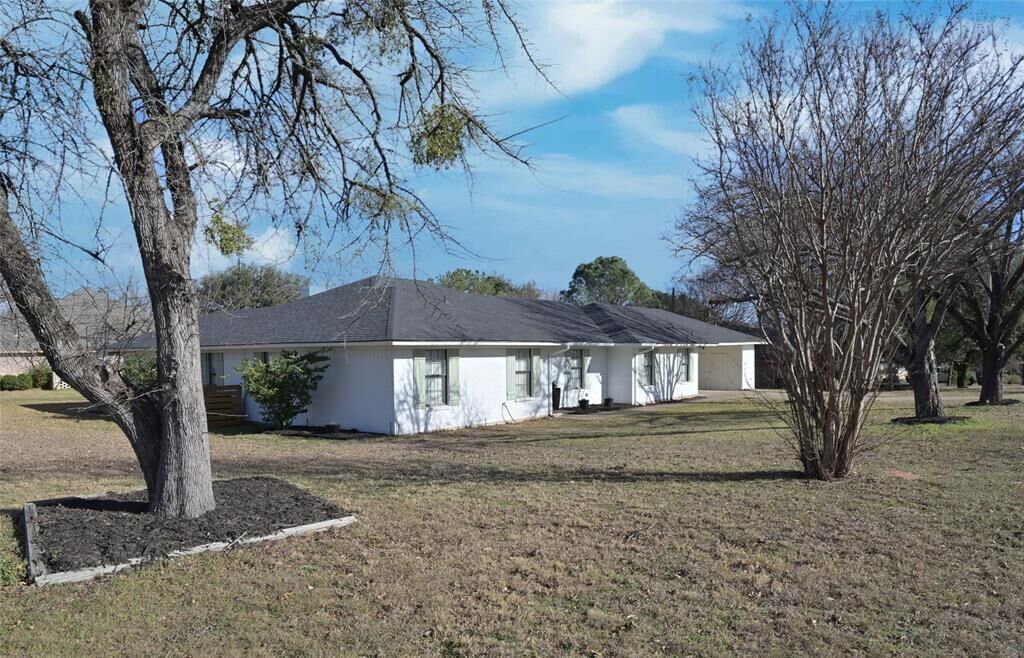 Property Photo: 3701 Nocona Drive TX 76049