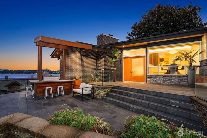 Property Photo:  5323 NE 42nd Street  WA 98105 