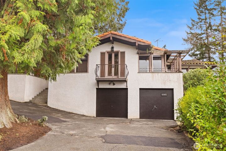 Property Photo:  5265  West Mercer Way  WA 98040 