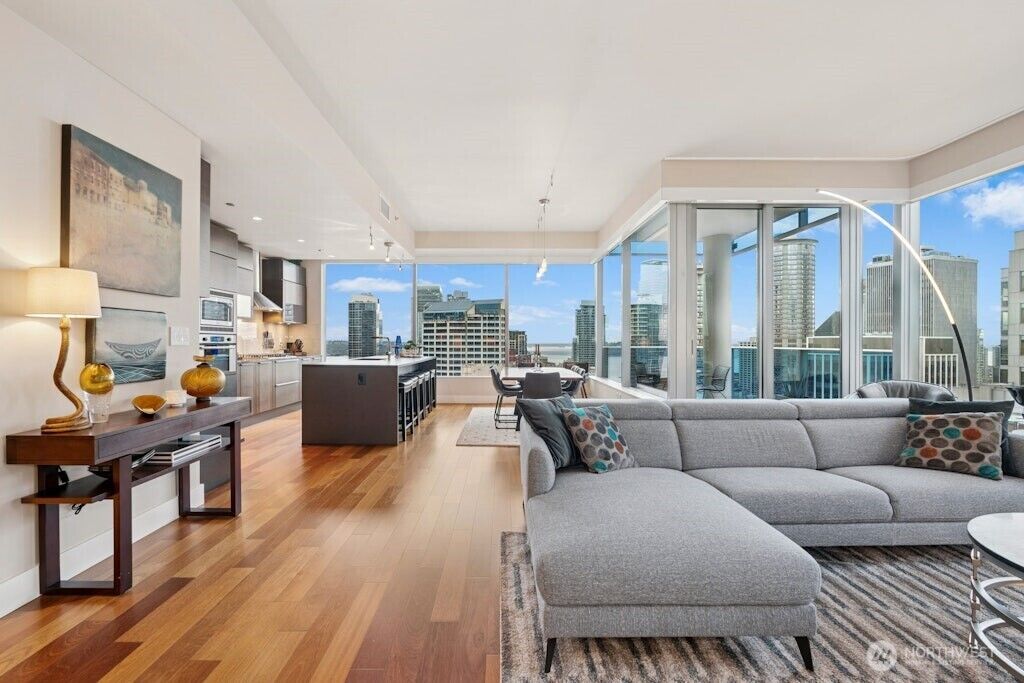 Property Photo:  737  Olive Way 2200  WA 98101 