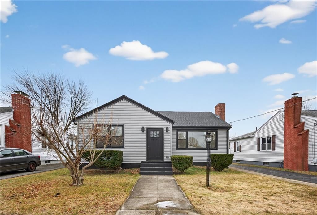 Property Photo:  326 Beckwith Street  RI 02910 
