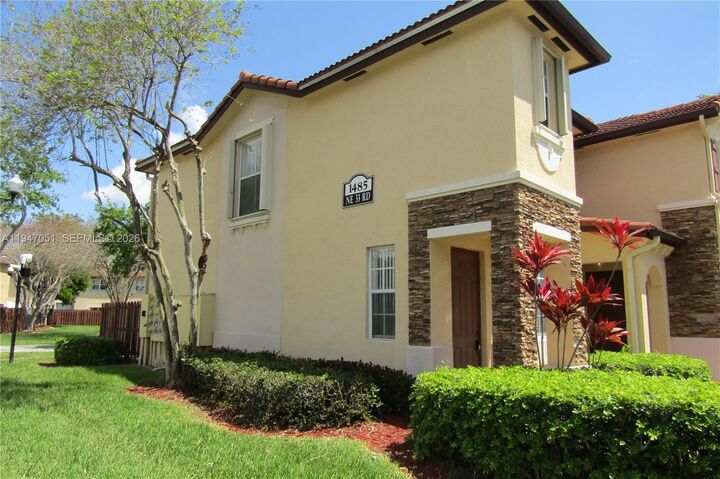 Property Photo: 1485 NE 33rd Rd 101-1 FL 33033