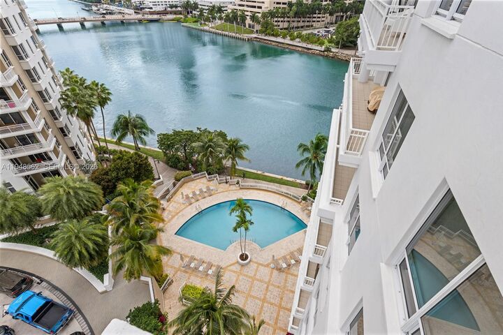 Property Photo:  801 Brickell Key Blvd 1005  FL 33131 