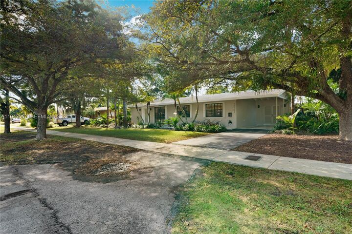 Property Photo:  16102 SW 98th Ave N/A  FL 33157 