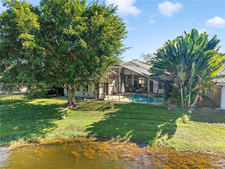 Property Photo: 2633 Oakbrook Dr 2633 FL 33332