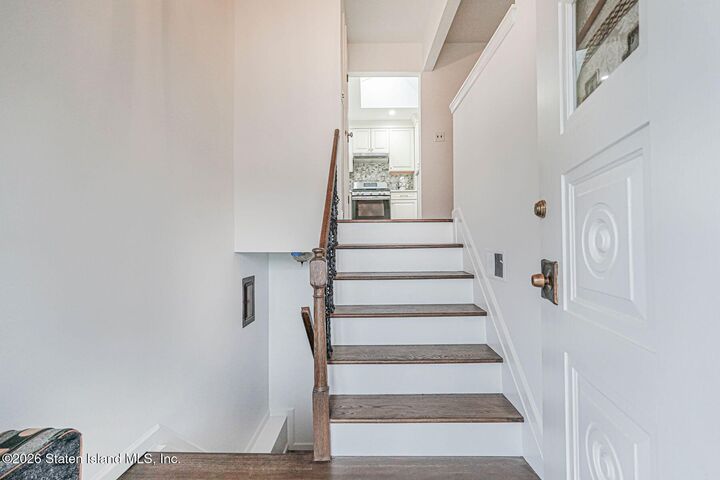 Property Photo:  33 Figurea Avenue  NY 10312 