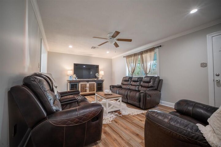 Property Photo:  2797 E Gauthier Road E  LA 70607 