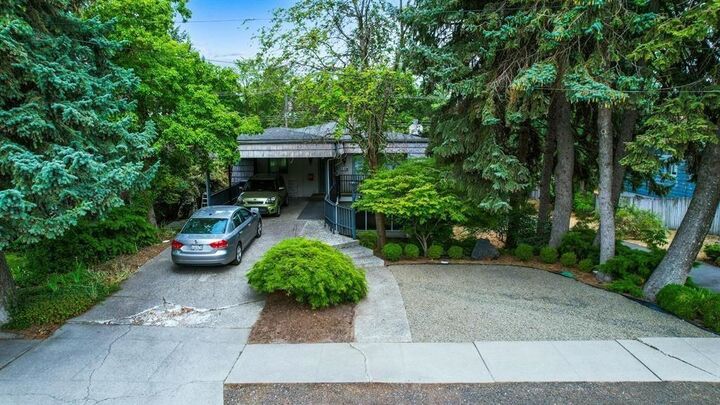 Property Photo: 22 W 15th Ave 22-24 W 15th Ave WA 99203