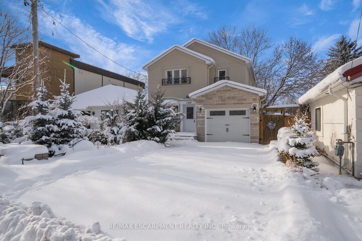 108 Olde Bayview Avenue — photo 1