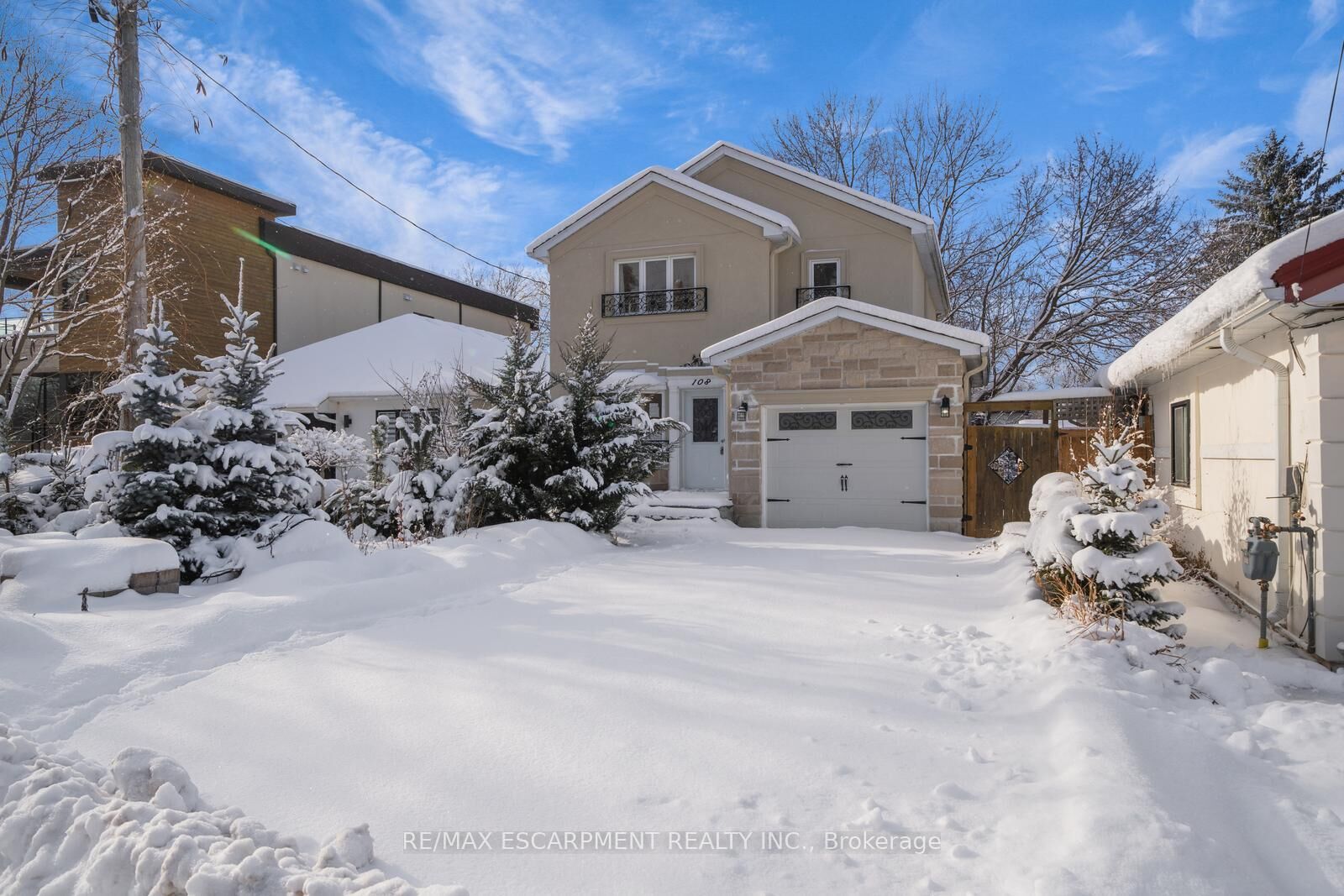 Property Photo:  108 Olde Bayview Avenue  ON L4E 3C7 