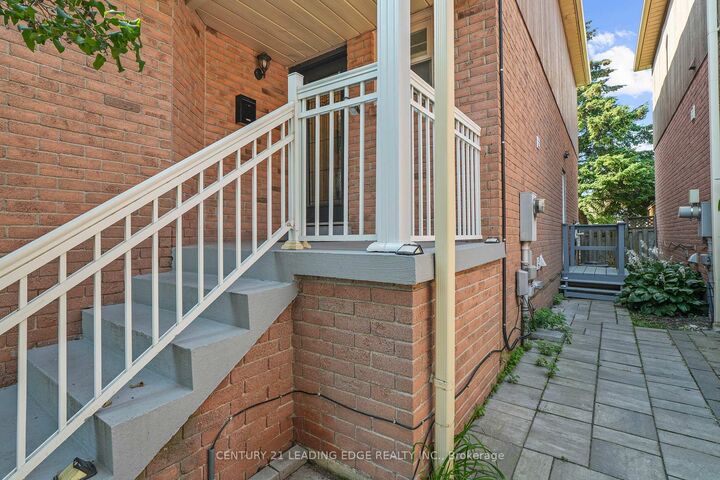 Photo de la propriété:  1627 Fairfield Crescent Lower  ON L1V 6H2 