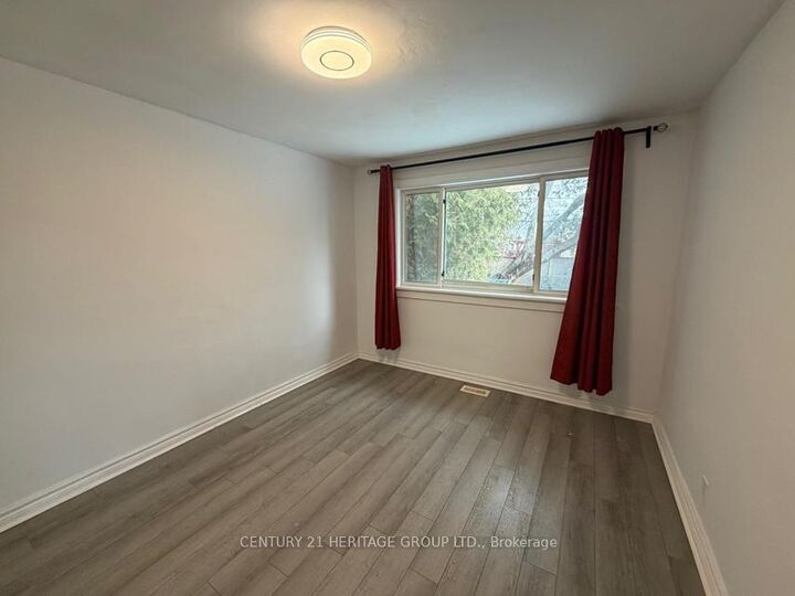 Photo de la propriété:  231 Blue Grass Boulevard  ON L4C 3H1 