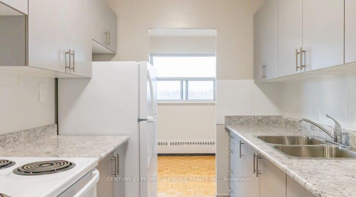 Photo de la propriété: 1061 Seneca Avenue 110 ON L5G 3X7