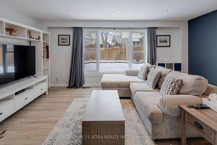 Photo de la propriété: 251 Stouffer Street ON L4A 4Y8