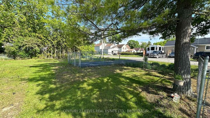 Property Photo:  376 Second Street  ON K7G 2K1 