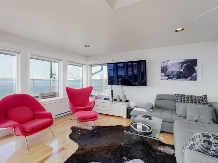 Property Photo:  402 Dallas Rd  BC V8N 1B8 