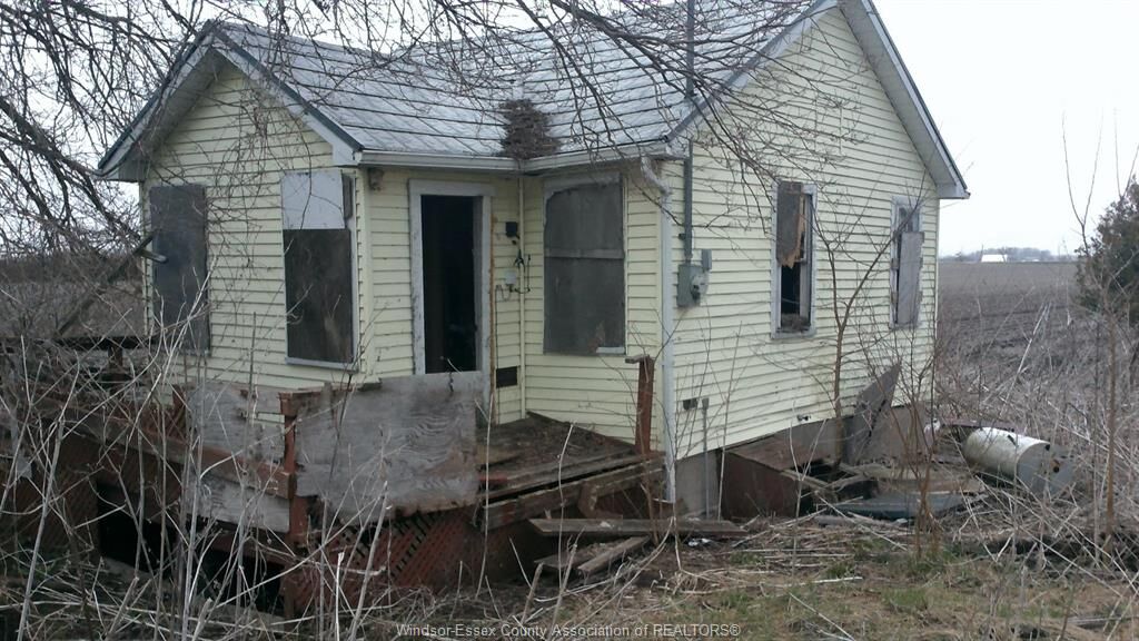 Property Photo: 1817 Mersea Rd E ON N8H 3V4
