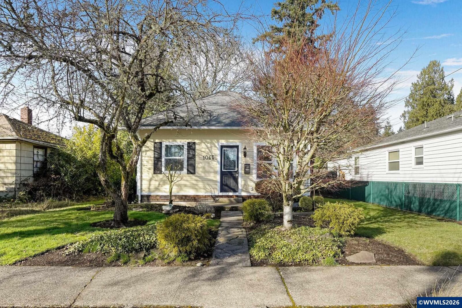 Property Photo:  1065 22nd St NE  OR 97301 