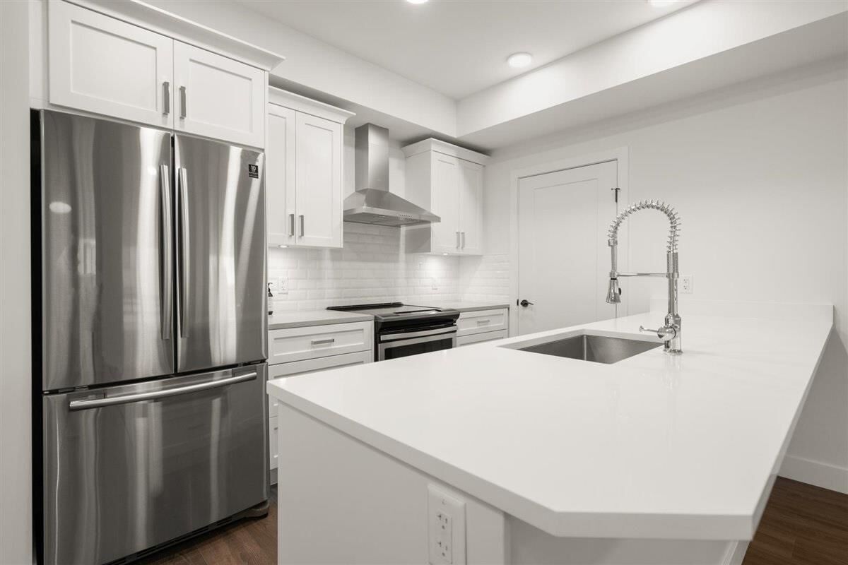 Property Photo: 33568 George Ferguson Way 101 BC V2S 0M3