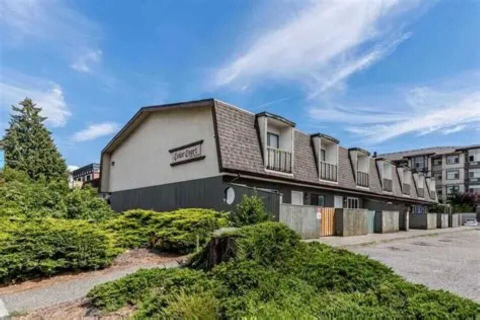 Property Photo: 45882 Cheam Avenue 3 BC V2P 1N6