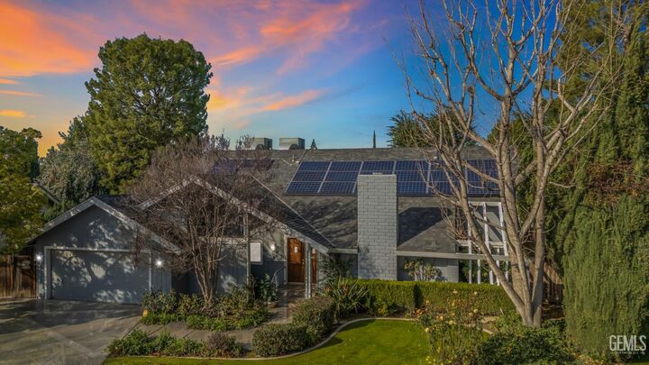 Property Photo: 1501 Westbourne Way CA 93309