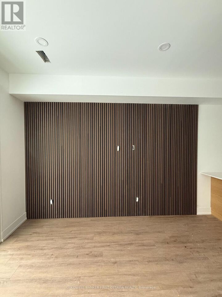 Property Photo:  886 Byron Avenue B  ON K2A 0A1 