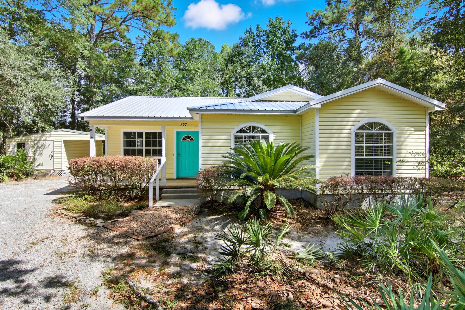 Property Photo: 237 Dover Lane FL 32439