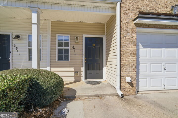 Property Photo:  2913 Greyhawk Lane  GA 30040 