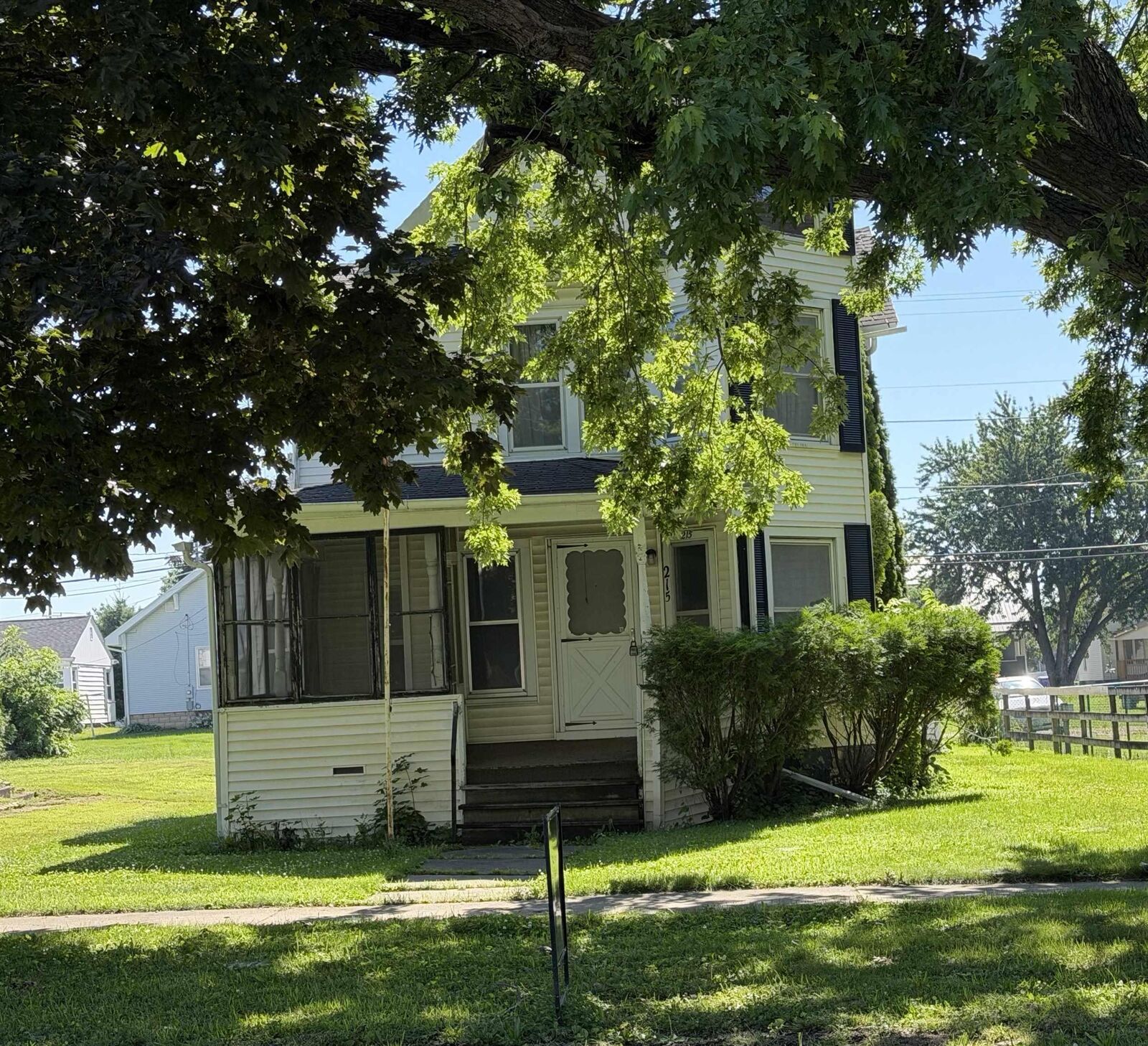 Property Photo:  215 1st Ave NE  IA 50662 