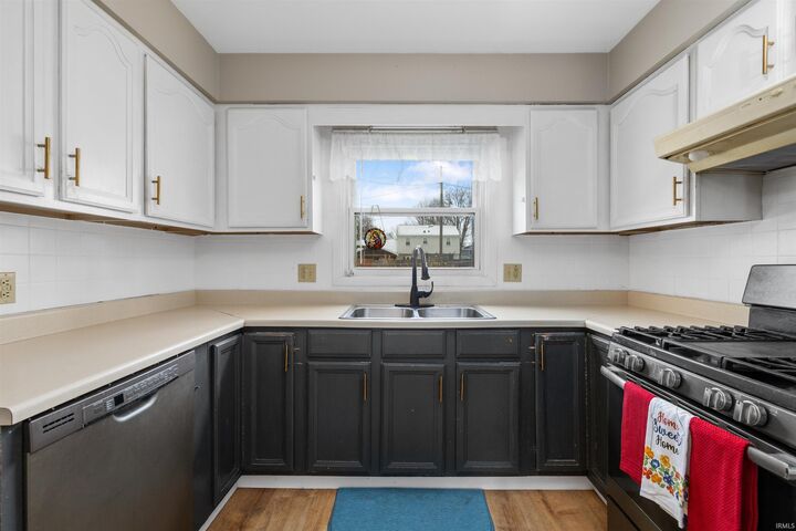 Property Photo:  6822 Forest Glen Court  IN 46815-7904 