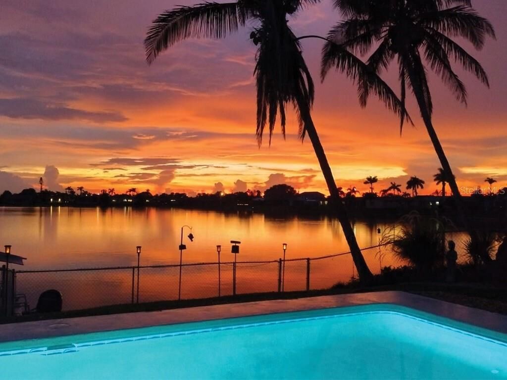 Property Photo:  240 SE 20th Place  FL 33990 