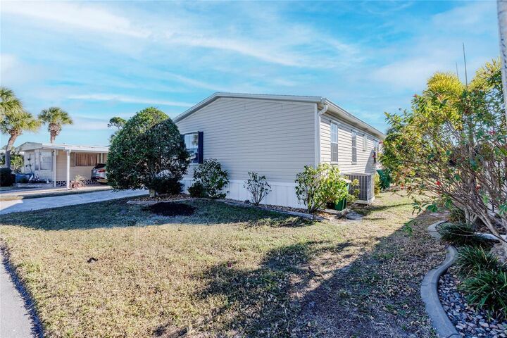 Property Photo: 2100 Kings Highway 493 FL 33980