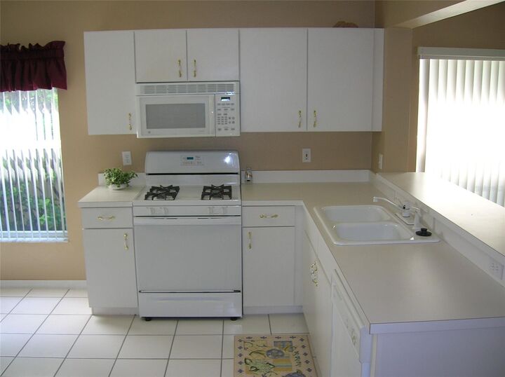 Property Photo:  1061 Ballyshannon Parkway  FL 32828 