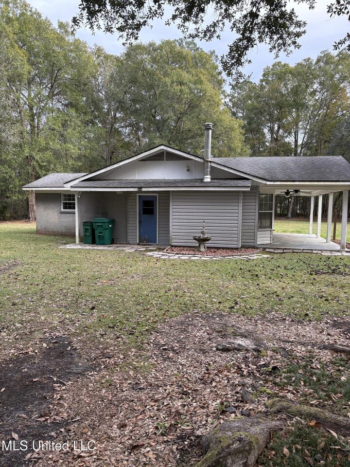 Property Photo:  5809 Kings Road  MS 39563 