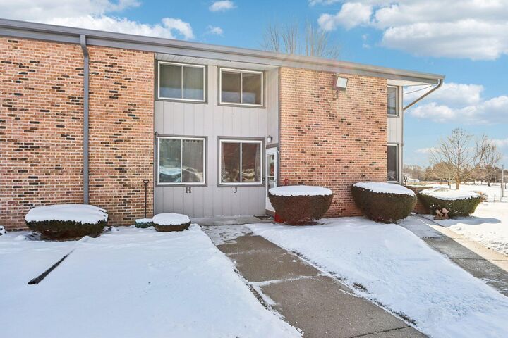 Property Photo:  1524 Big Bend Rd J  WI 53189 