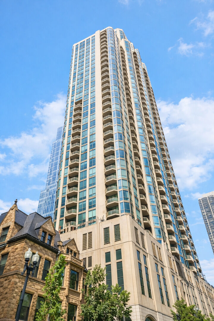 Property Photo:  21 E Huron Street 1806  IL 60611 