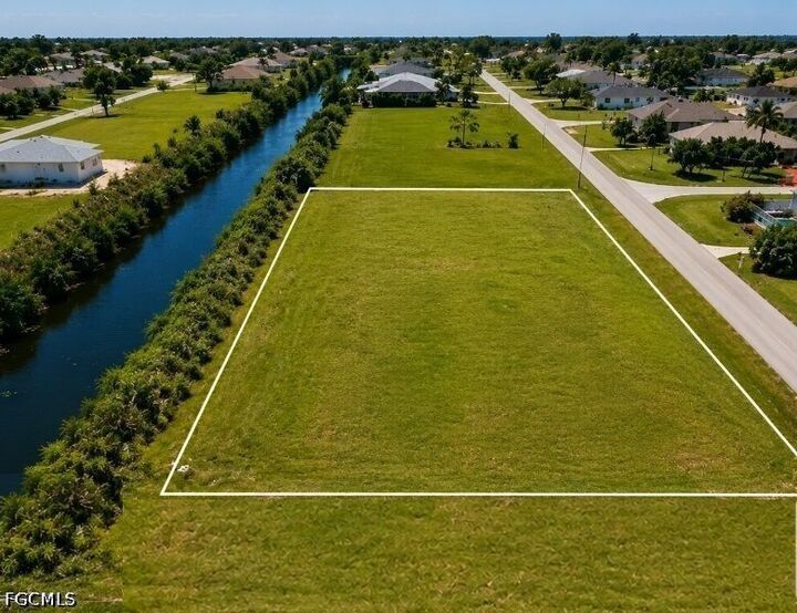 Property Photo:  1507 NE 20th Avenue  FL 33909 