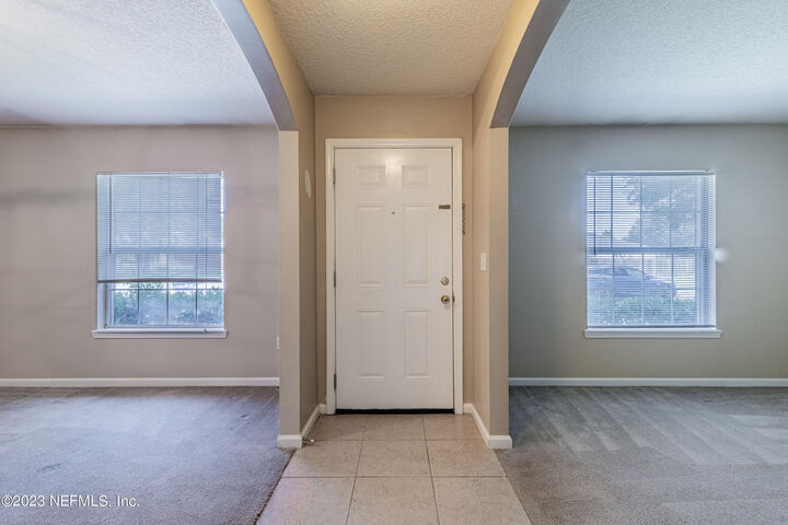 Property Photo: 1342 Lindseys Crossing Drive FL 32218