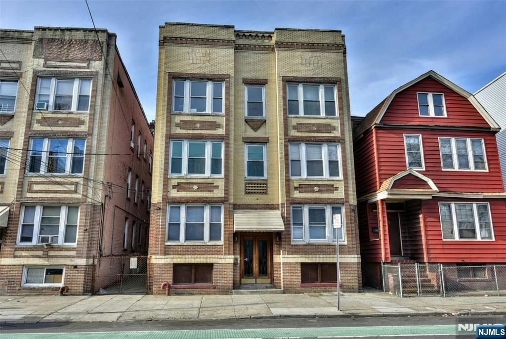 Property Photo:  11 1/2 Rutgers Avenue 4  NJ 07305 